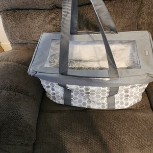 Tote with lid